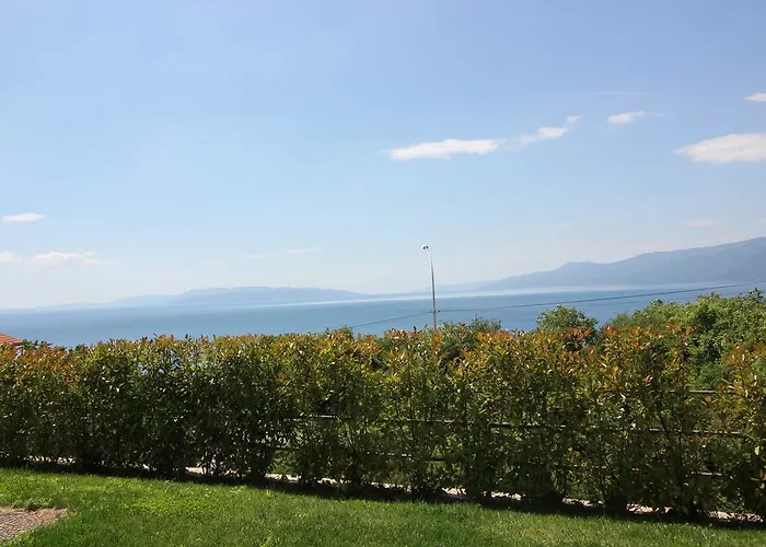 아파트 Miramare Breakfast And Parking 리예카